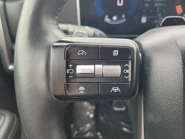 Certified Used 2025 White Hyundai SEL image 5