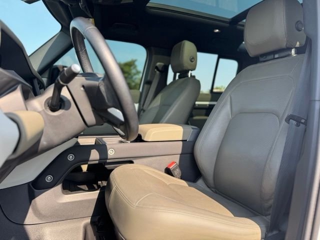 Used 2023 White Land Rover S image 14
