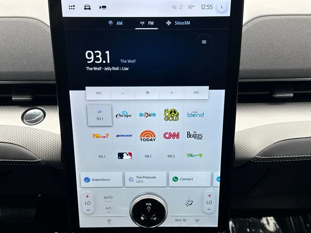 Used 2023 White Ford Select image 18