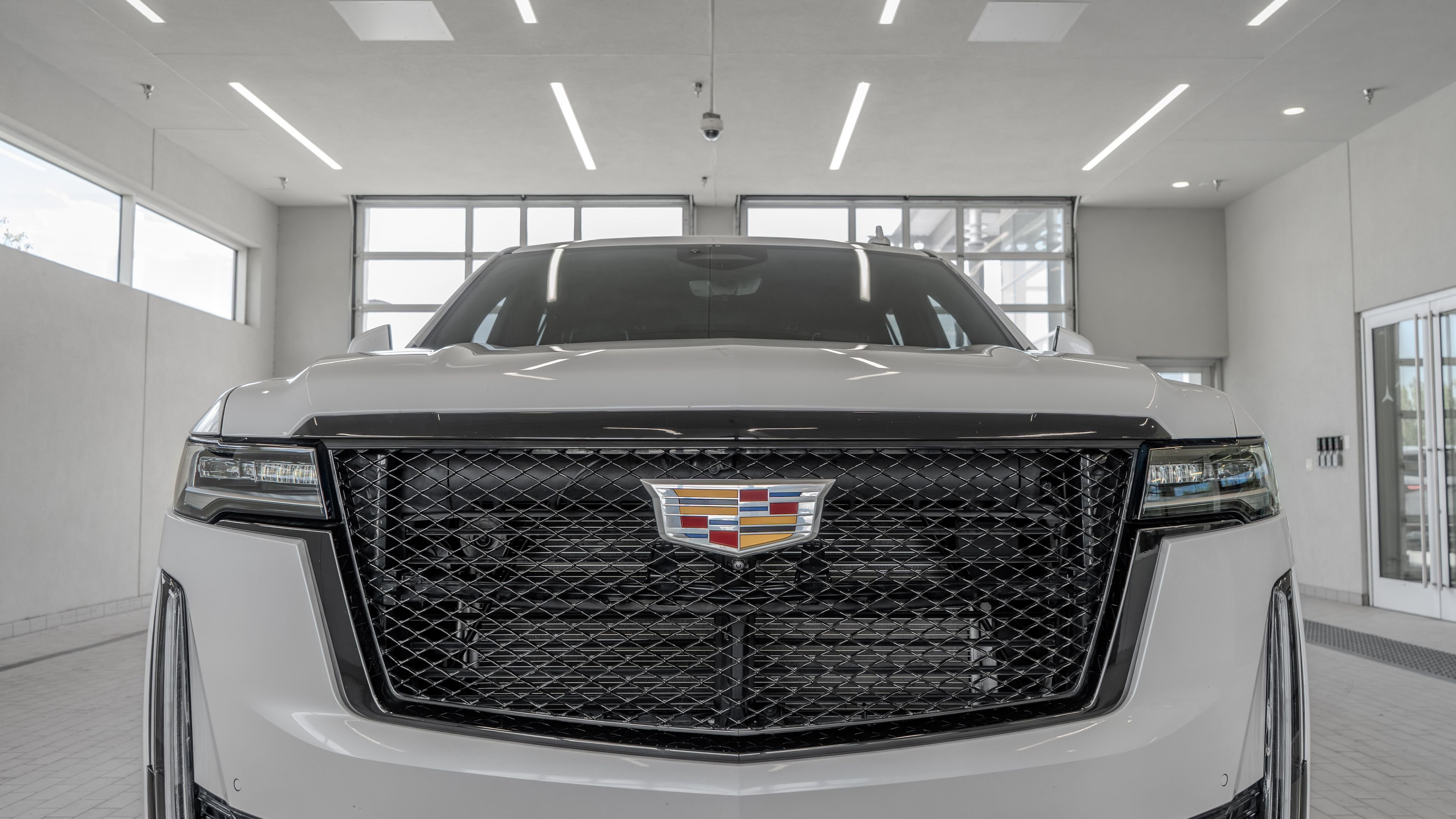 Used 2023 Crystal White Tricoat Cadillac Premium Luxury image 23