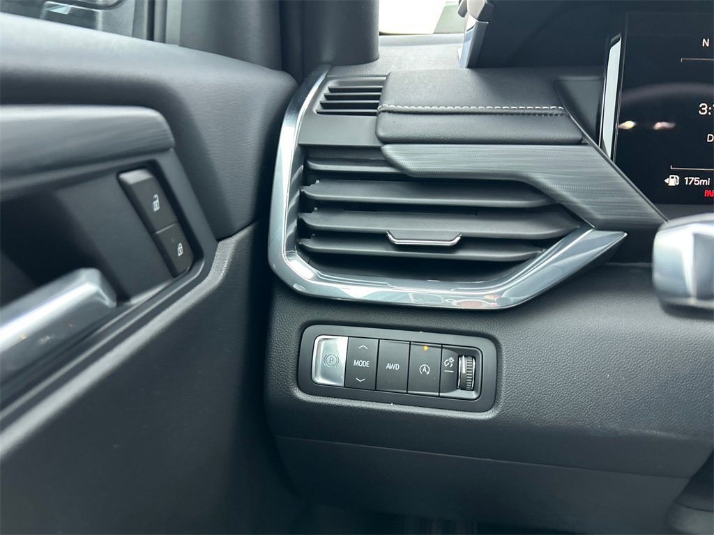 2026 GMC ACADIA - Image 17