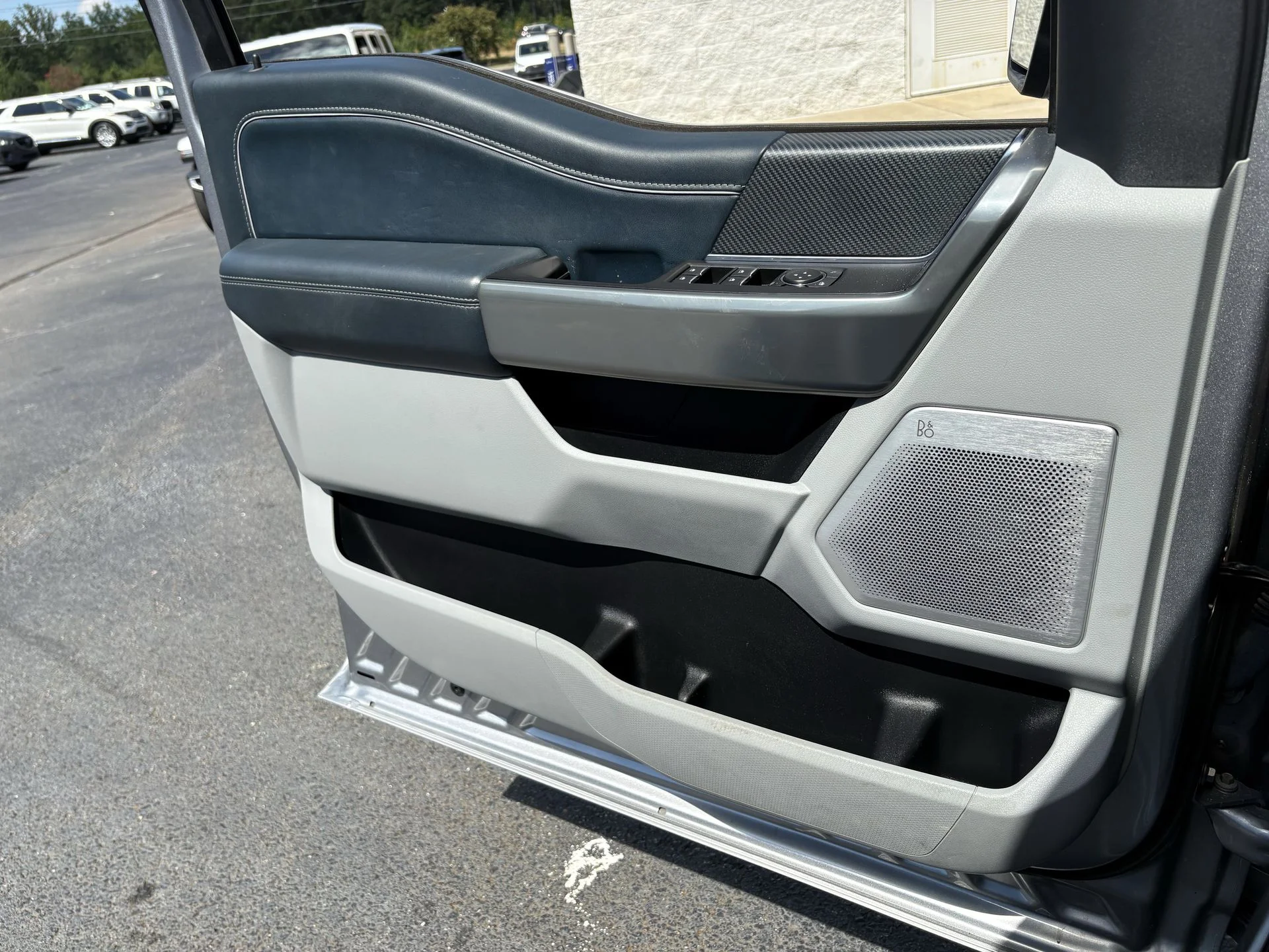 Used 2022 Silver Metallic Ford Limited image 15