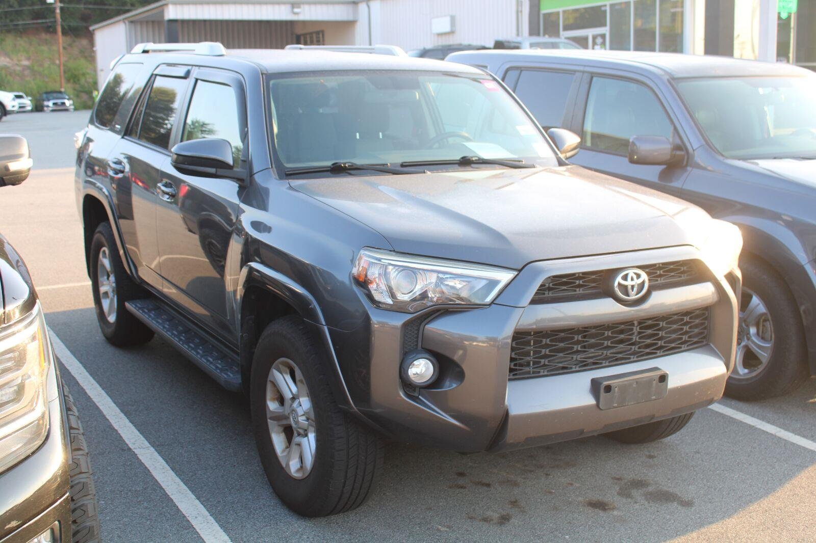 Used 2017 Magnetic Gray Metallic Toyota SR5 image 3