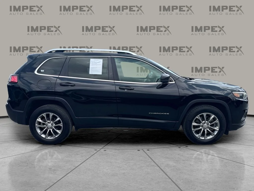 Used 2021 Black Jeep Latitude Plus image 6