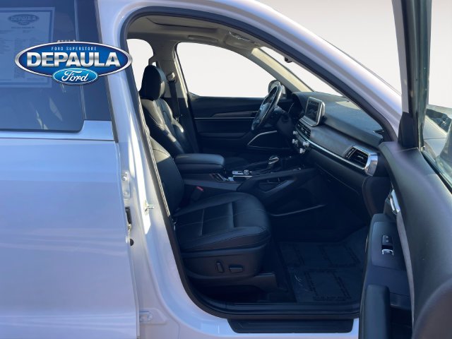 Used 2022 White Pearl Kia EX image 19