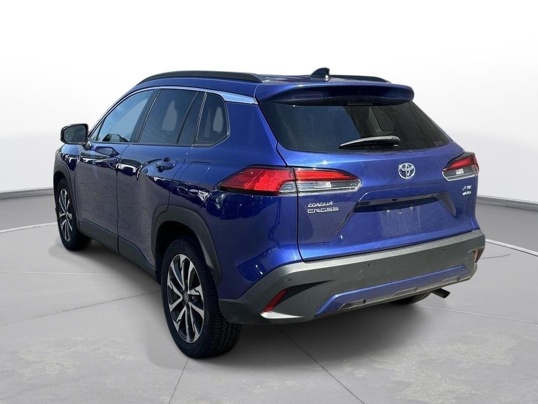 Used 2025 Blue Crush Metallic Toyota XLE image 8