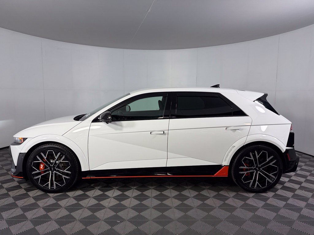 Used 2025 White Hyundai Base image 8