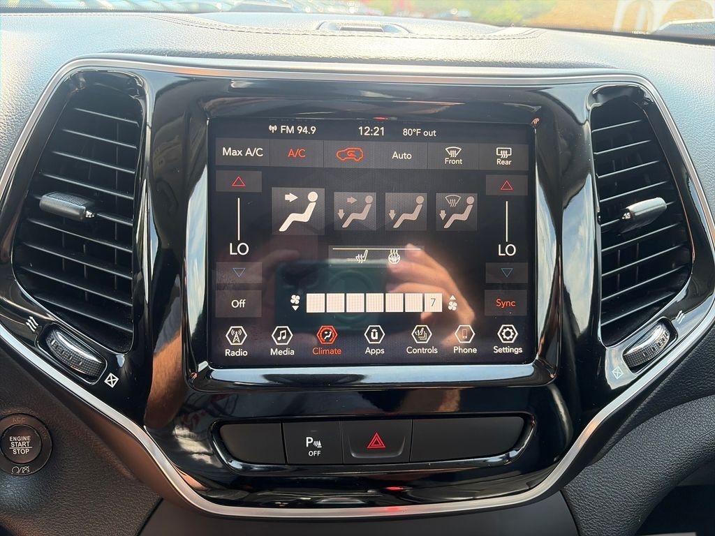 Used 2019 Silver Jeep Limited image 19
