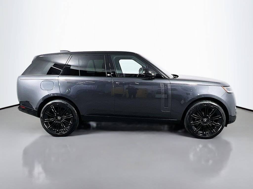 Used 2025 Carpathian Grey Prem Met Land Rover SE image 4