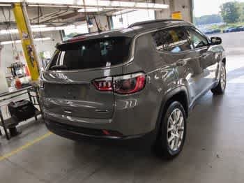 Used 2023 Sting-Gray Clearcoat Jeep Latitude Lux image 5