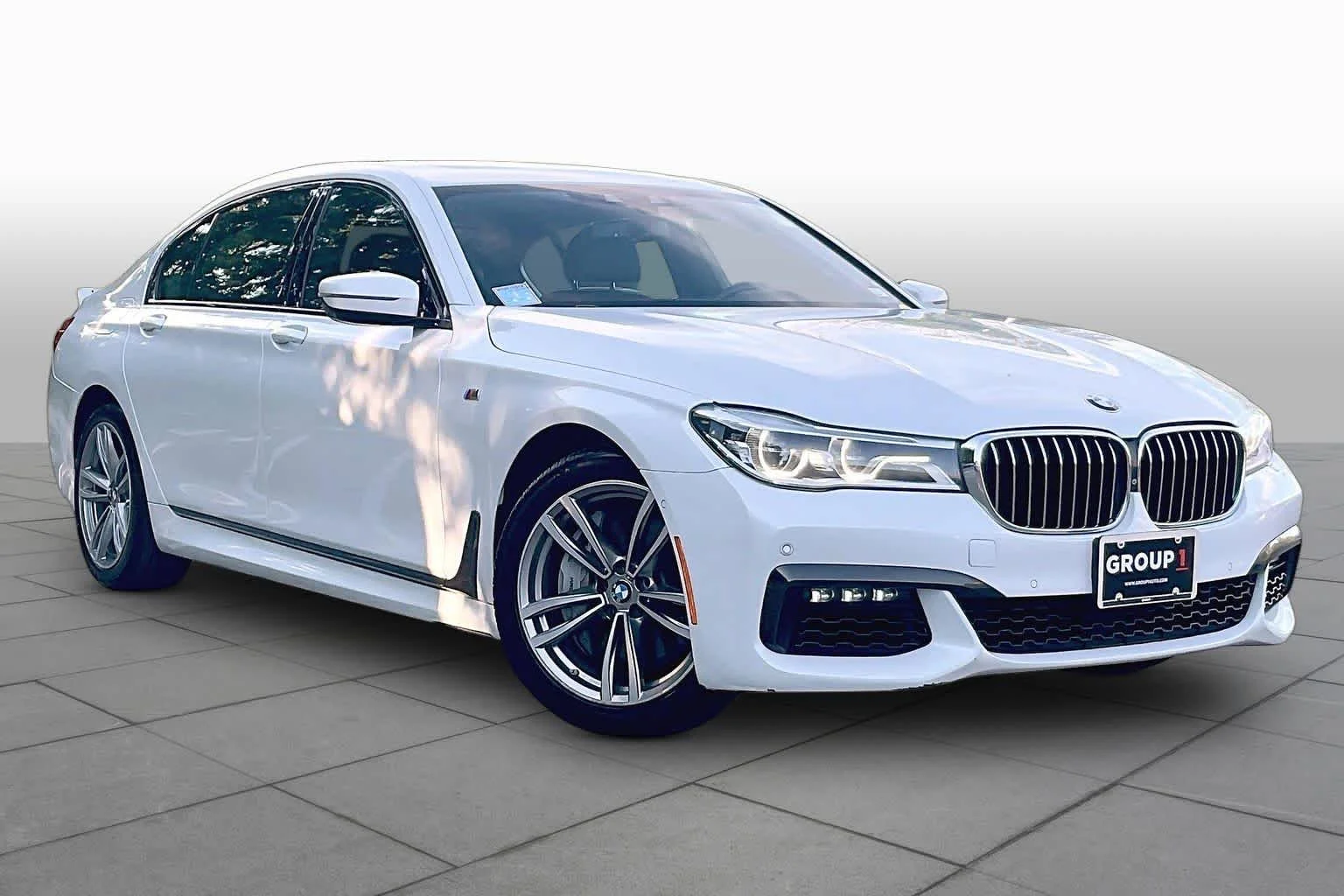 Used 2019 Mineral White Metallic BMW 750i xDrive image 2