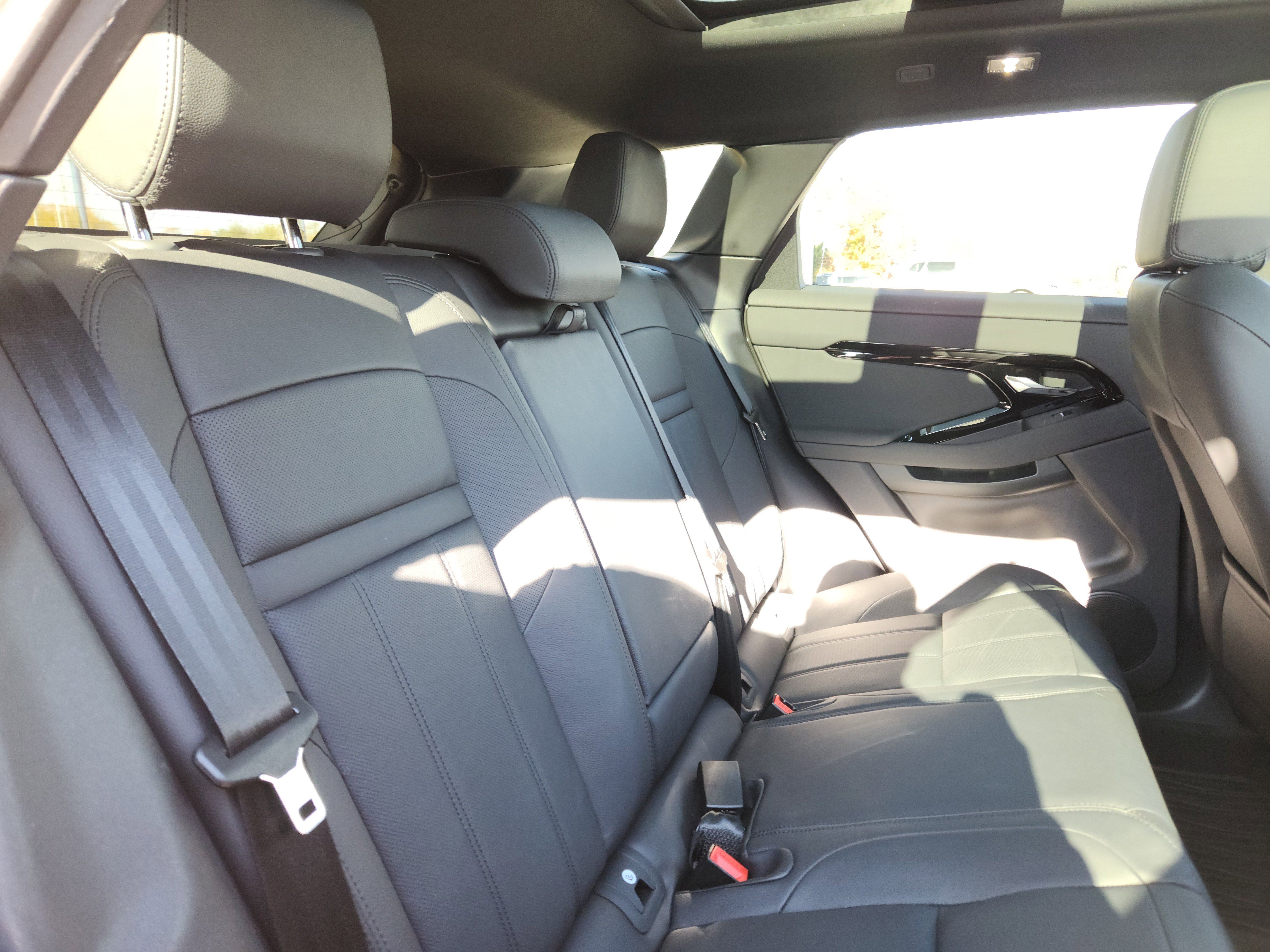 Used 2026 Eiger Grey Metallic Land Rover S image 15