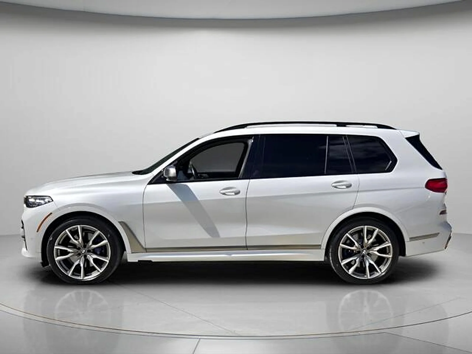 Used 2022 Mineral White Metallic BMW M50i image 3