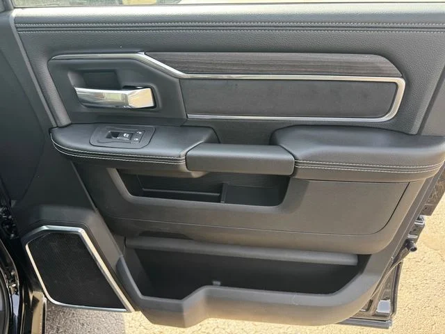 New 2026 Diamond Black Crystal Pearl-Coat Exterior Paint RAM LARAMIE image 13