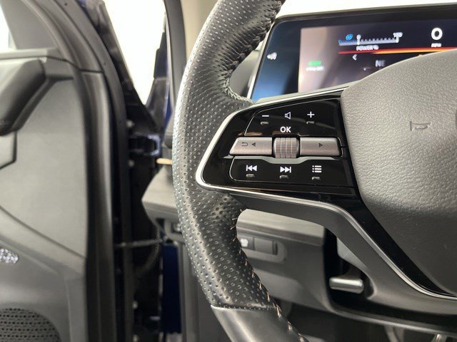 Used 2023 Deep Ocean Blue Pearl/Black Diamond Pearl Nissan ENGAGE image 18