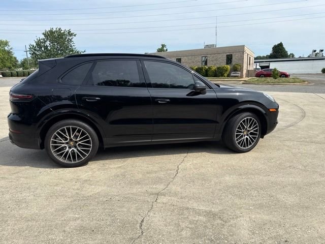 Used 2019  Porsche Base image 12