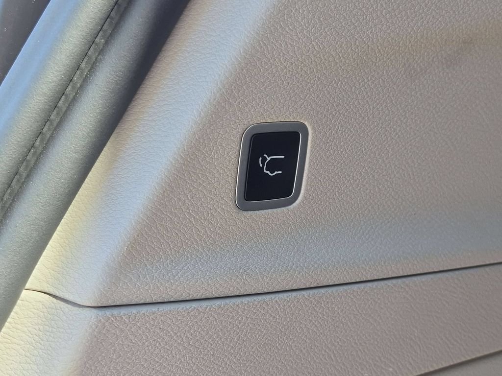 Used 2023 White Chrysler Touring L image 8