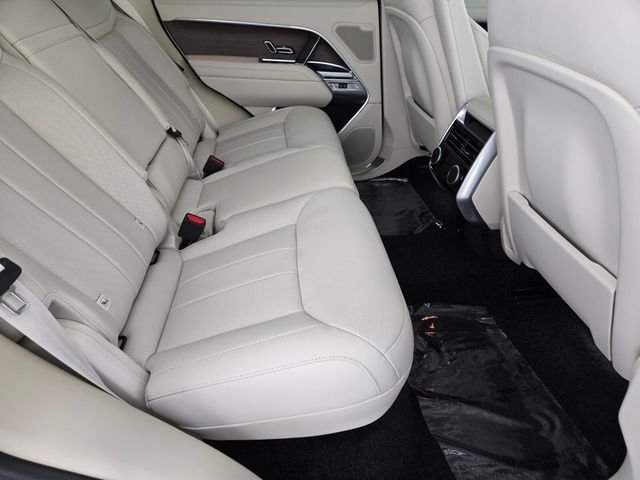Used 2026  Land Rover SE image 17