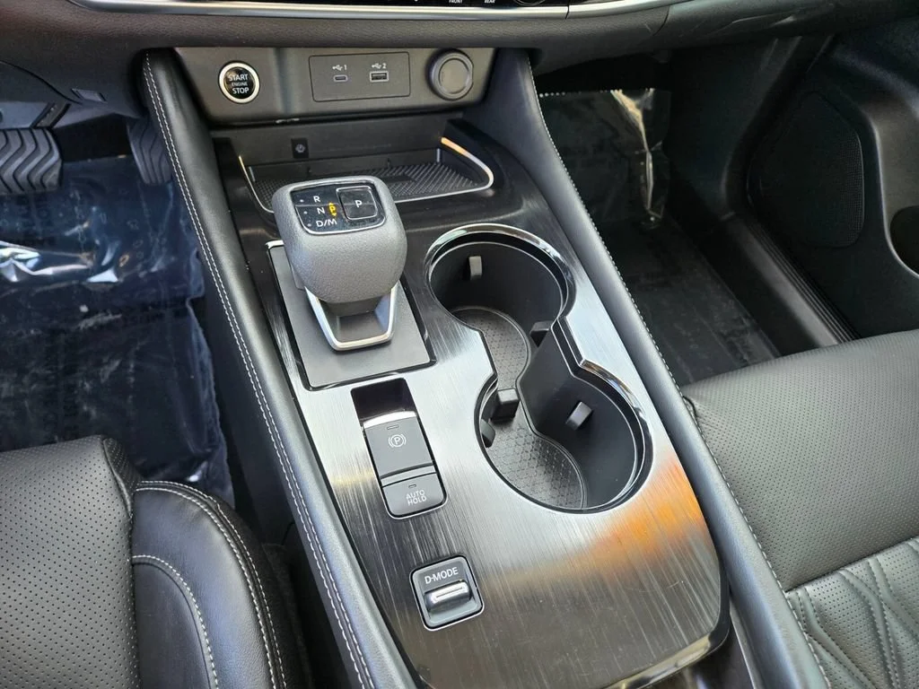 Used 2021 Boulder Gray Pear Nissan Platinum image 22