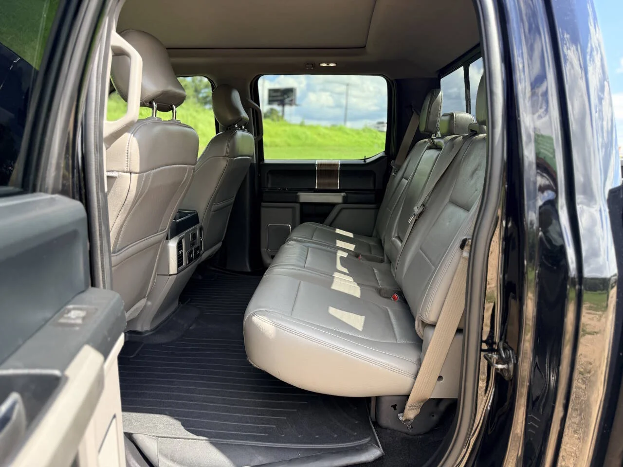 Used 2017 Black Ford Lariat 4x4 4dr SuperCrew 5.5 ft. SB image 14