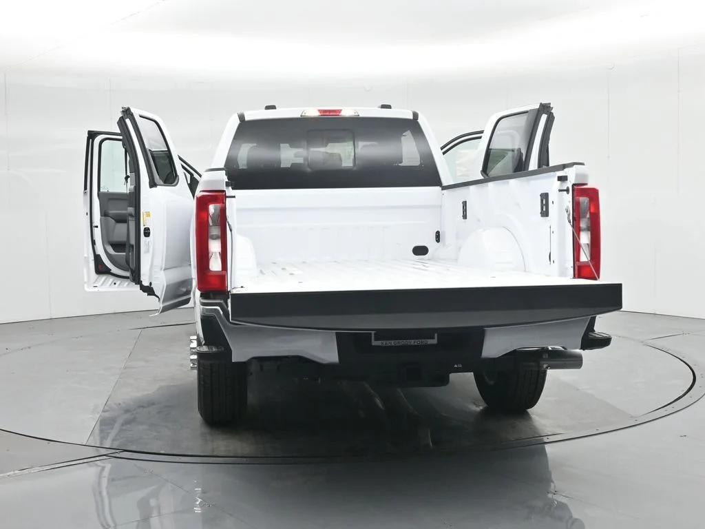 New 2026 Oxford White Ford XLT image 36
