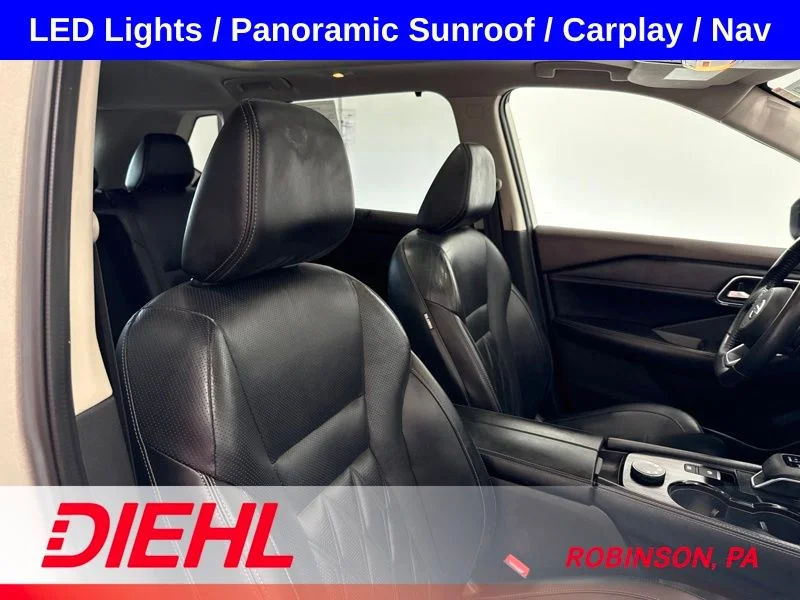 Used 2021 Gold Nissan Platinum image 14