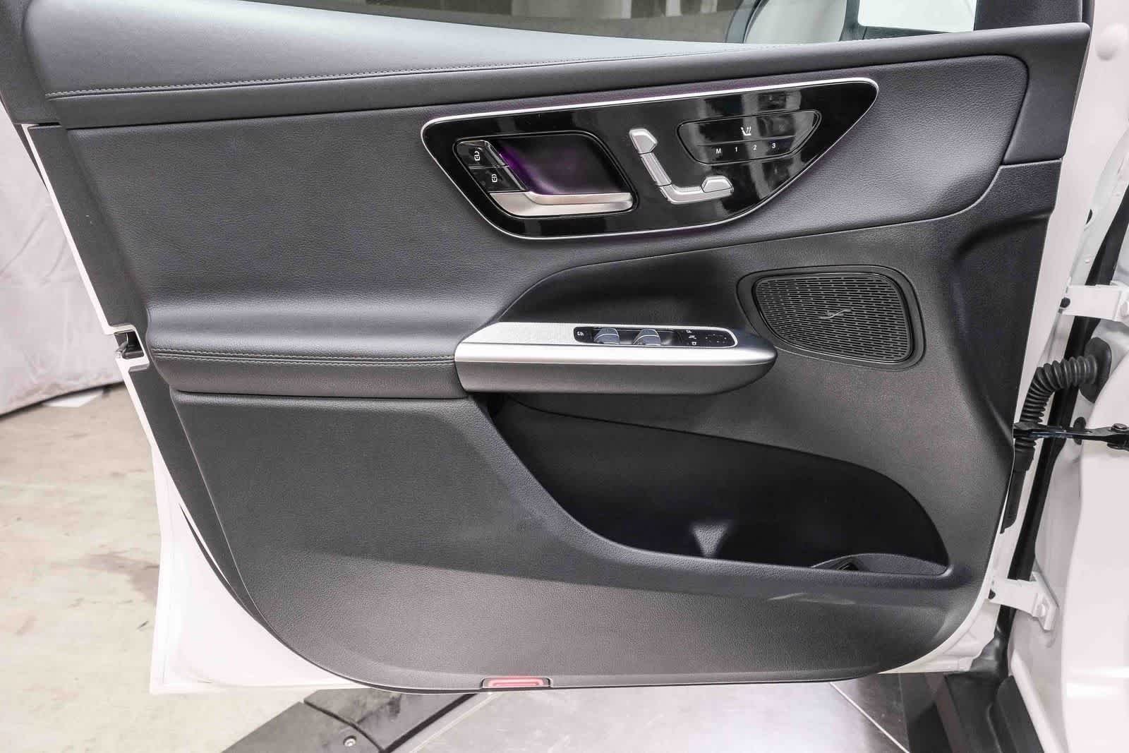 Certified Used 2025 Polar White Mercedes-Benz GLC 350e image 26
