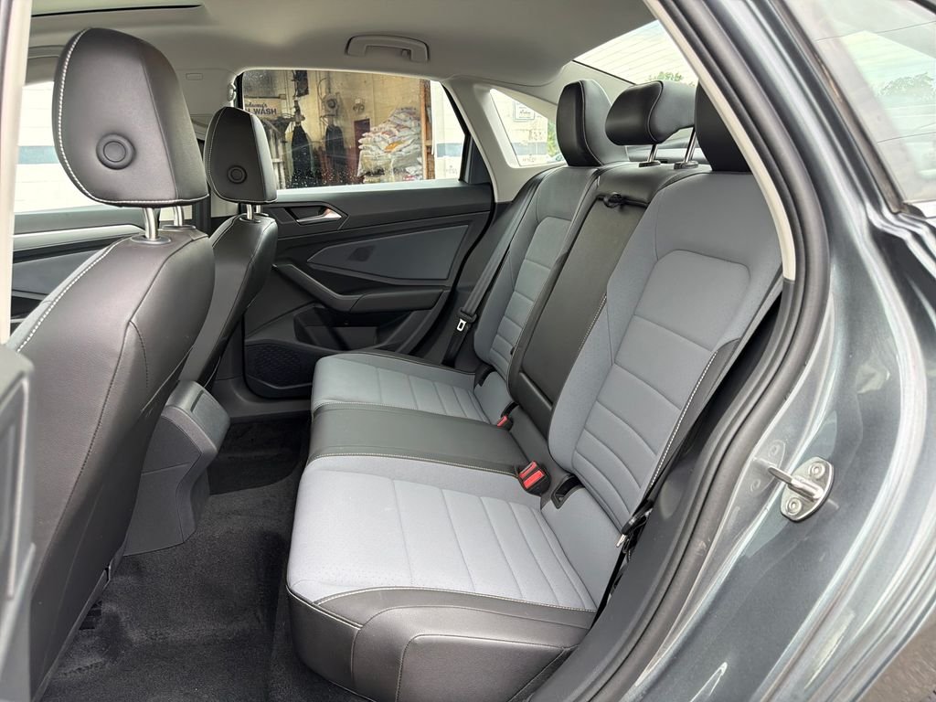 Used 2025 Gray Volkswagen 1.5T SE image 30