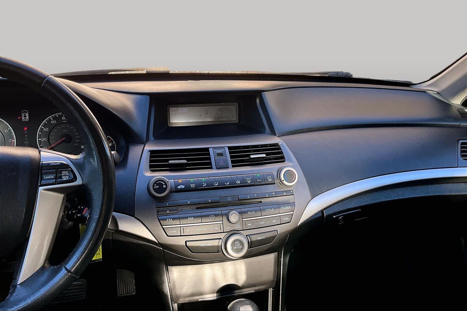 Used 2012 Alabaster Silver Metallic Honda SE image 6