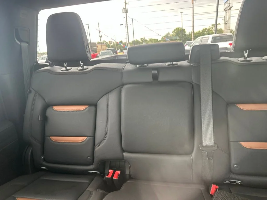 Used 2025 White GMC AT4 image 17