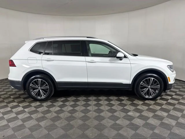 Used 2019 White Volkswagen 2.0T SEL image 2