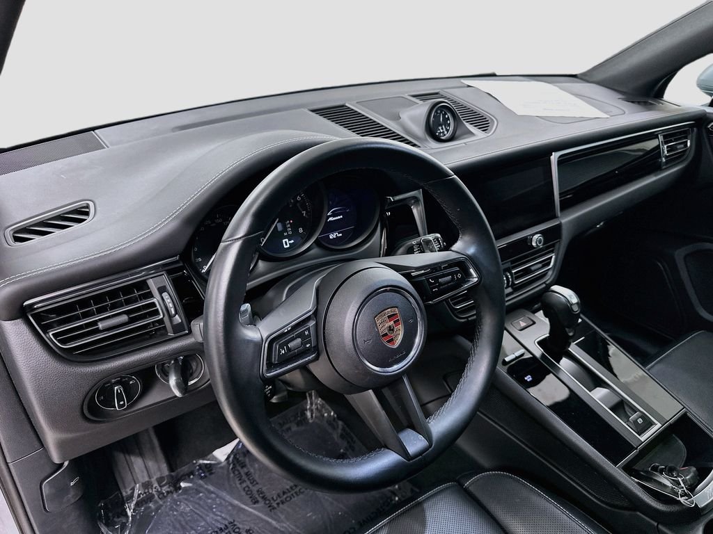 Used 2025  Porsche  image 4