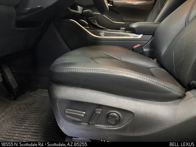 Used 2024  Toyota Platinum image 12