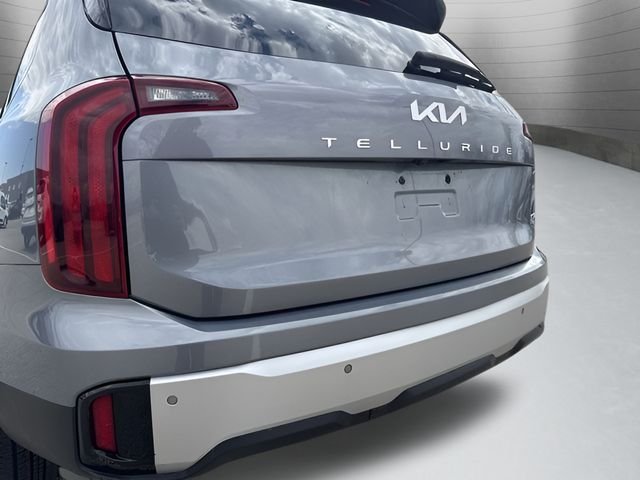 Used 2023 Silver Kia LX image 28