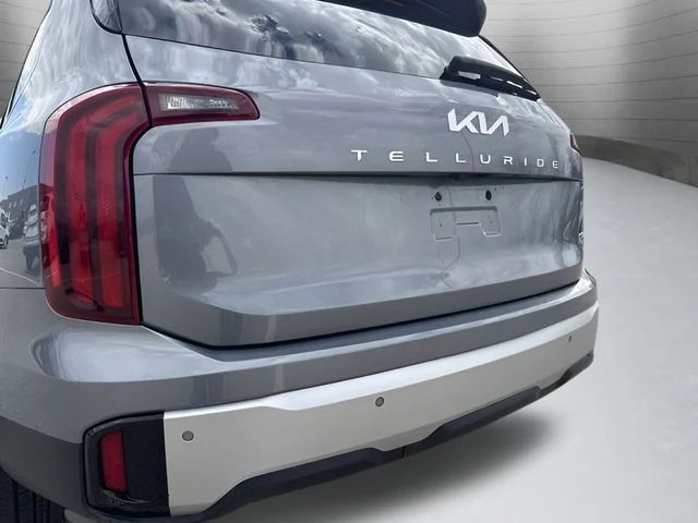 Used 2023 Silver Kia LX image 28