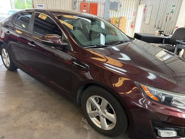 Used 2015 Red Kia LX image 4
