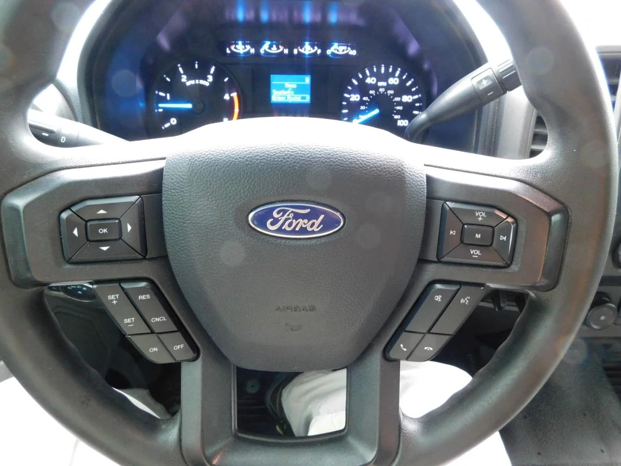 Used 2022 White Ford XL 4WD Crew Cab 179 in WB 60 in CA image 31