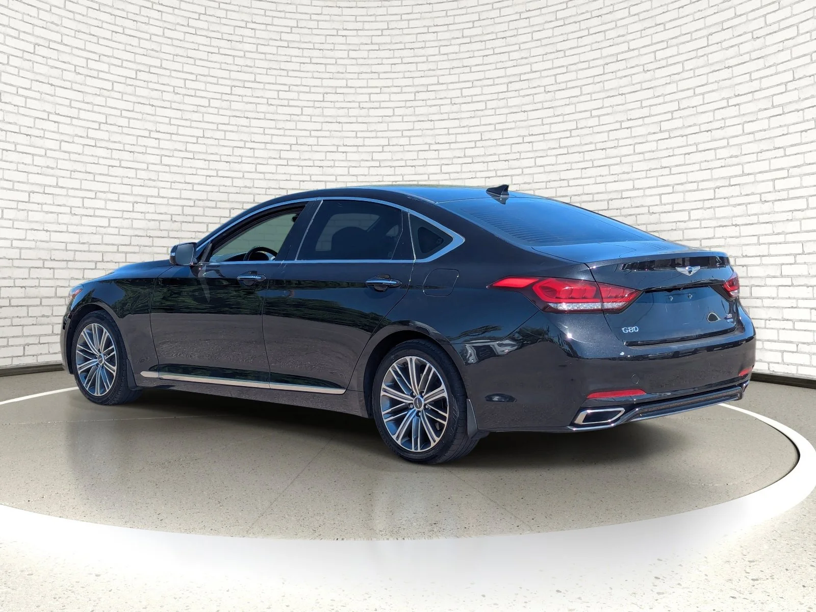 Used 2018 Victoria Black Genesis 3.8L image 5