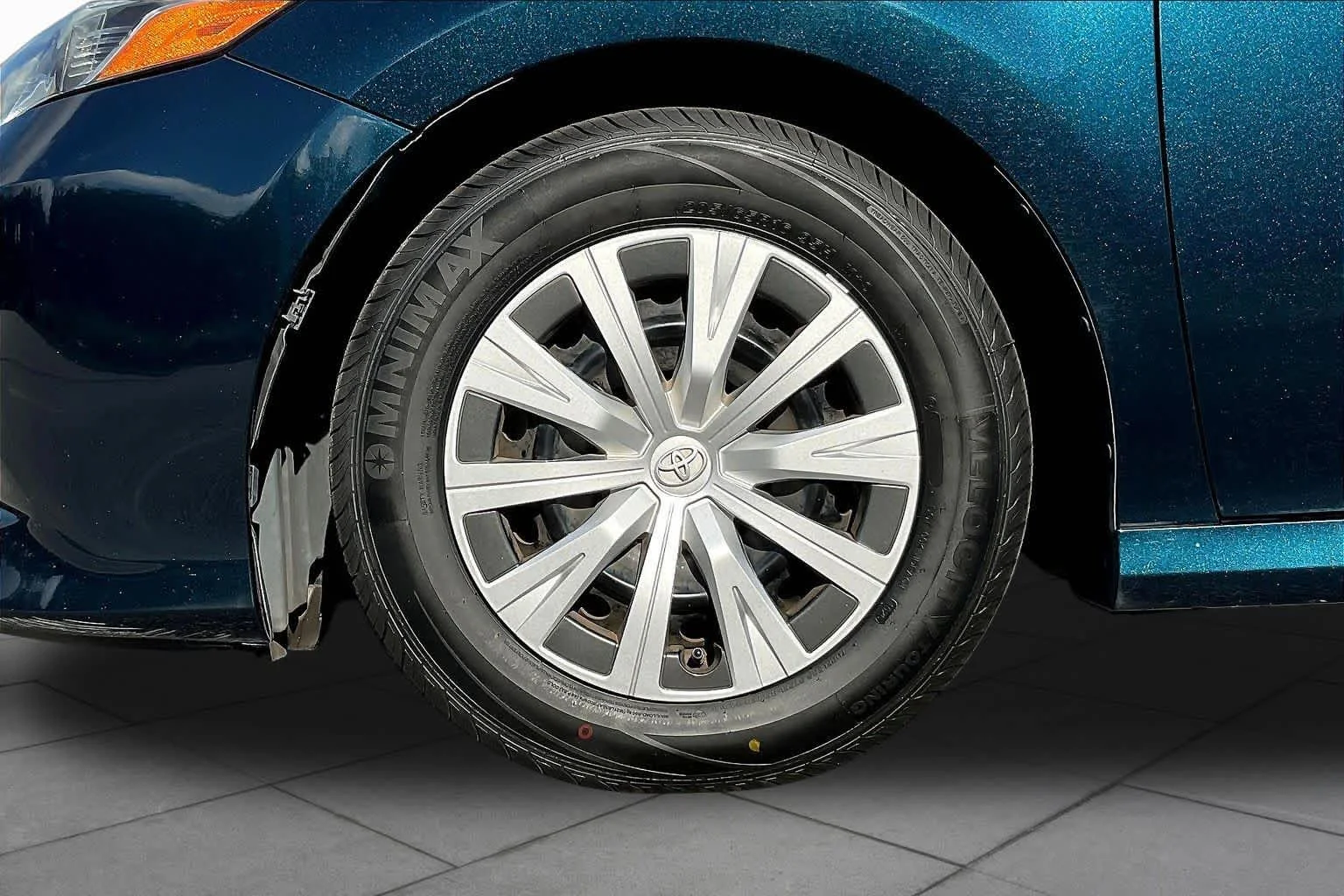 Used 2019 Galactic Aqua Mica Toyota L image 10