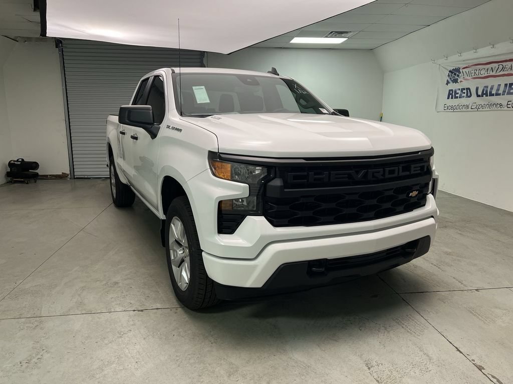New 2026 Summit White Chevrolet Custom image 1