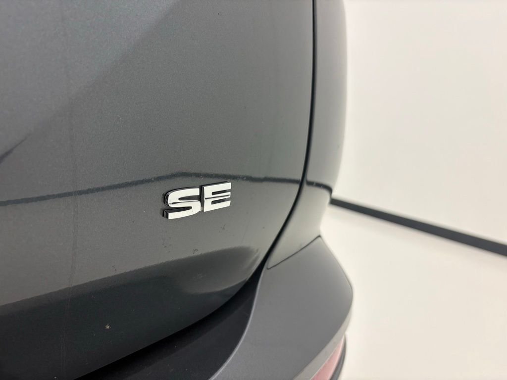 Used 2025 Gray Mitsubishi SE image 23
