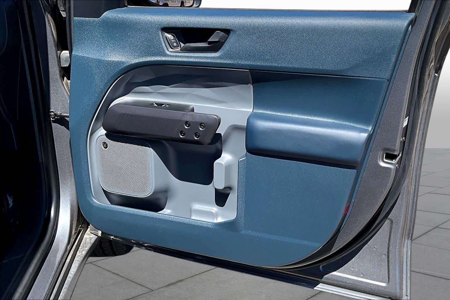 Used 2024 Carbonized Gray Metallic Ford LARIAT Advanced image 23