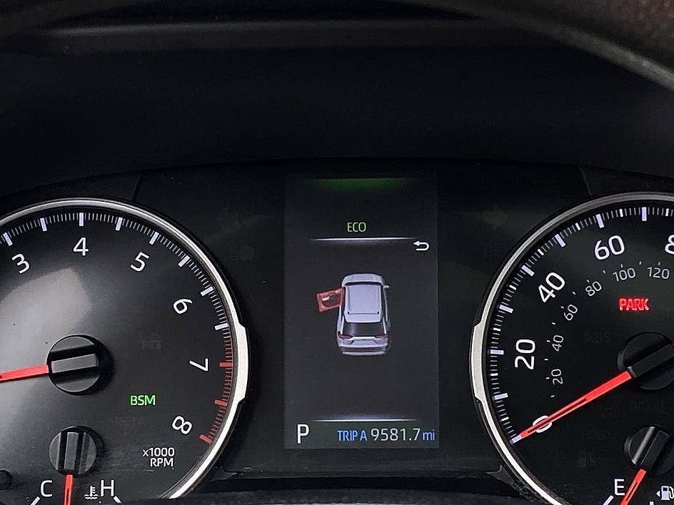 Certified Used 2022 White Toyota XLE image 18