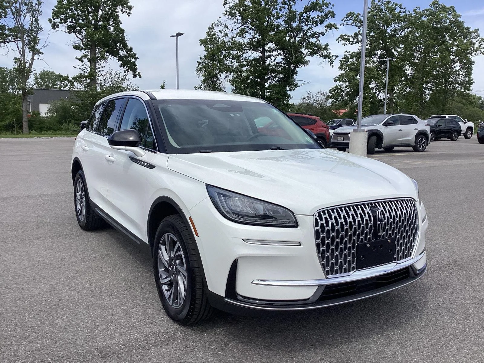 Used 2024 Pristine White Metallic Tri-Coat Lincoln Premiere image 11