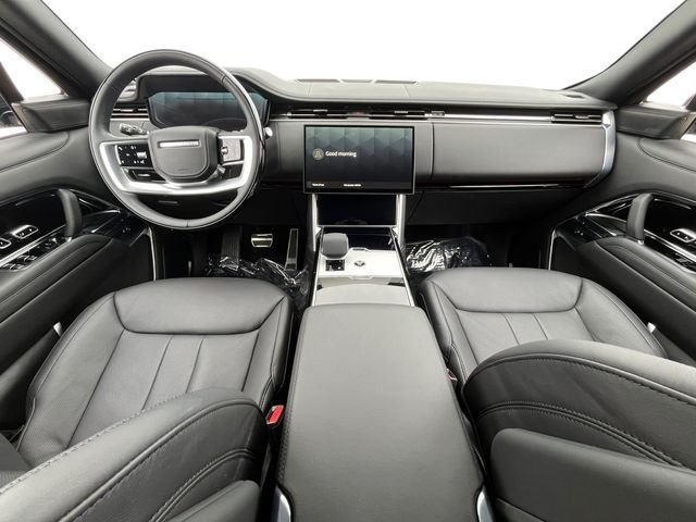 Used 2025  Land Rover SE image 12