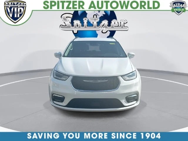 Used 2022 White Chrysler Touring L image 4
