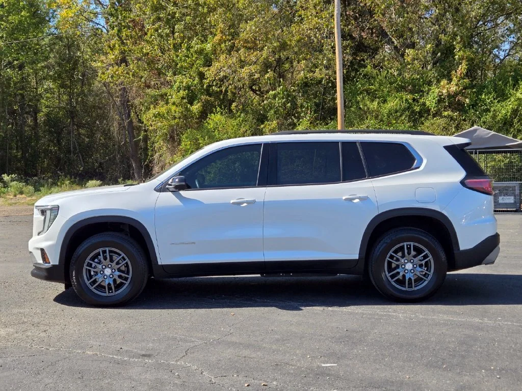 Used 2025 White GMC Elevation image 2