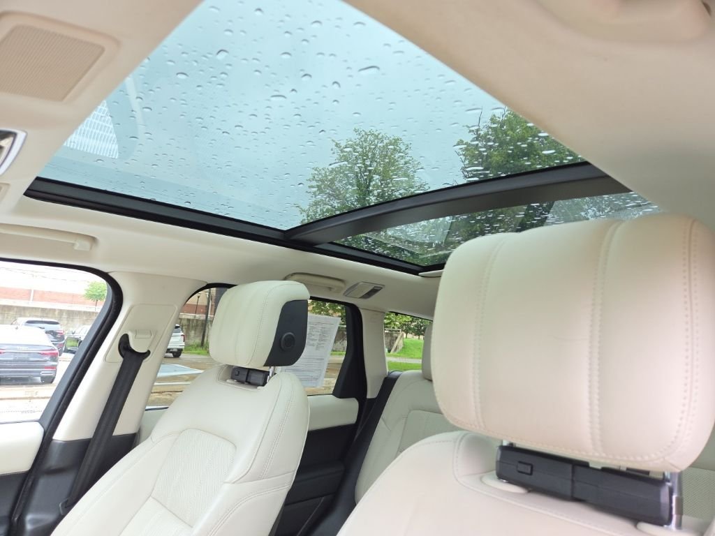 Used 2020 Silicon Silver Premium Metallic Land Rover HSE image 22