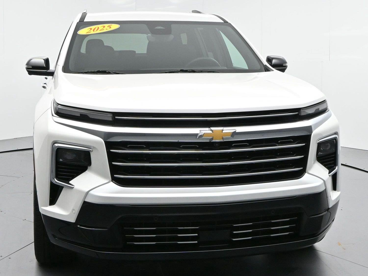 Used 2025 Iridescent Pearl Tricoat Chevrolet FWD High Country image 2
