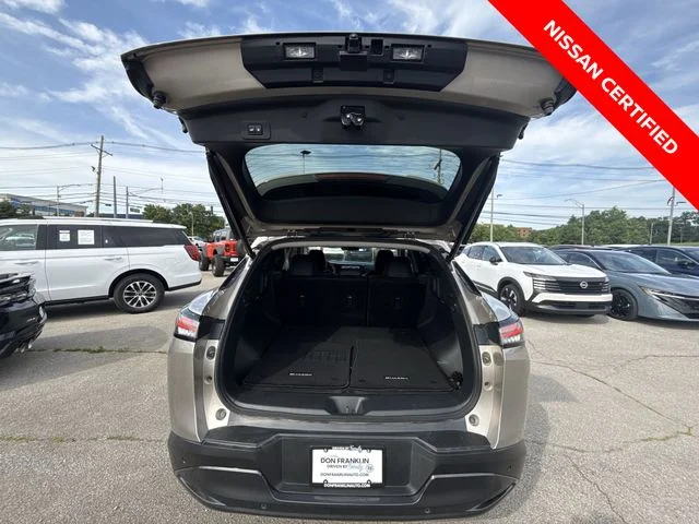 Used 2025 Gold Nissan SL image 23